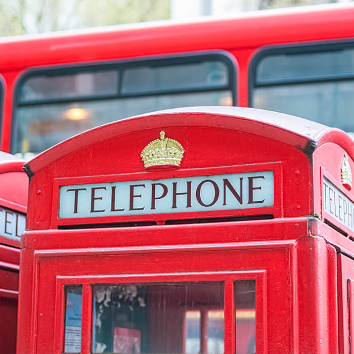 red-telephone-box-and-pullman-in-london-2023-11-27-05-00-24-utc